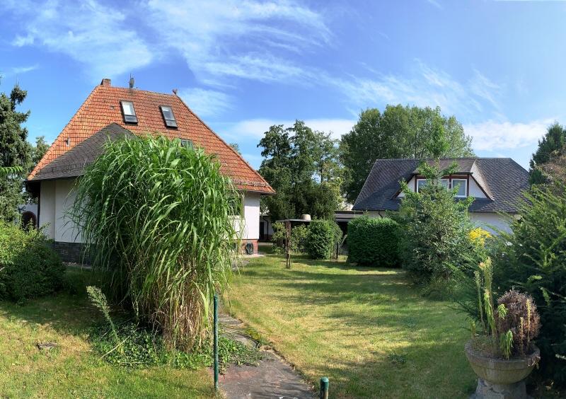Zwei Häuser - eines für die Familie und eines für den Job - im Zentrum von Mahlsdorf
