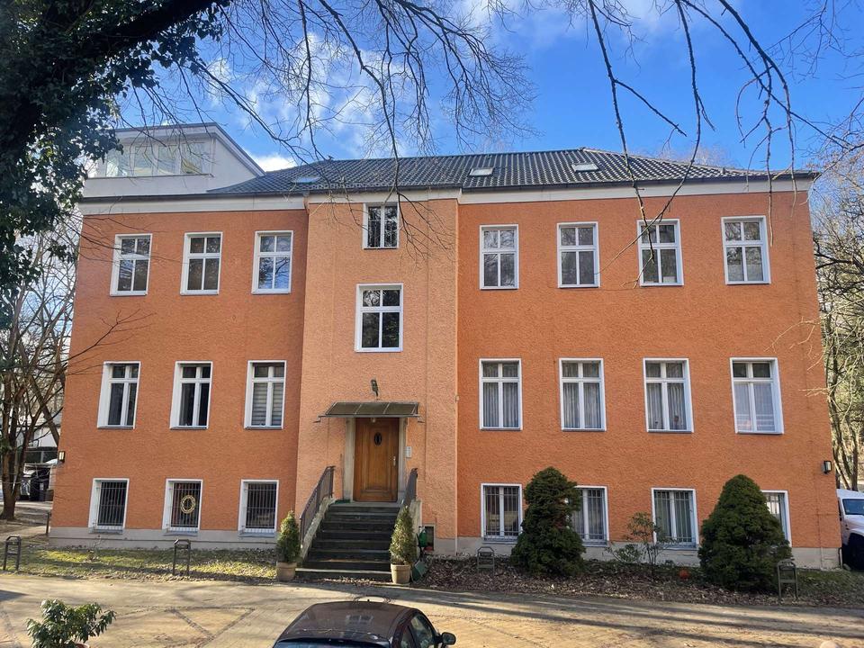 Saniertes MFH mit großem Grundstück in Berlin- Buch
