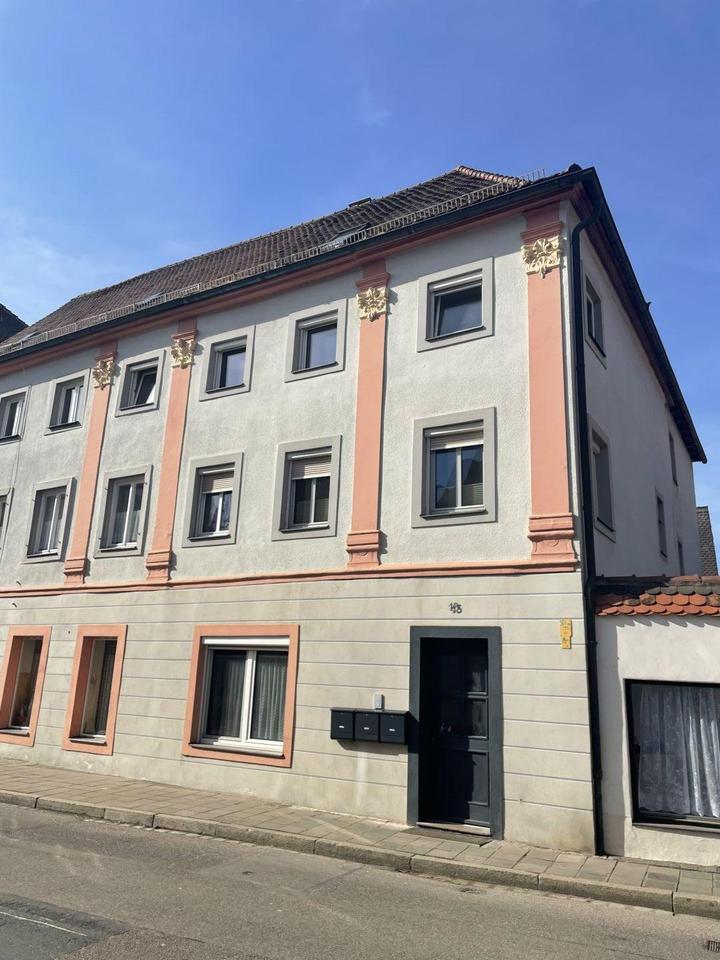 Saniertes Dreifamilienhaus im Ortskern von Ellingen !