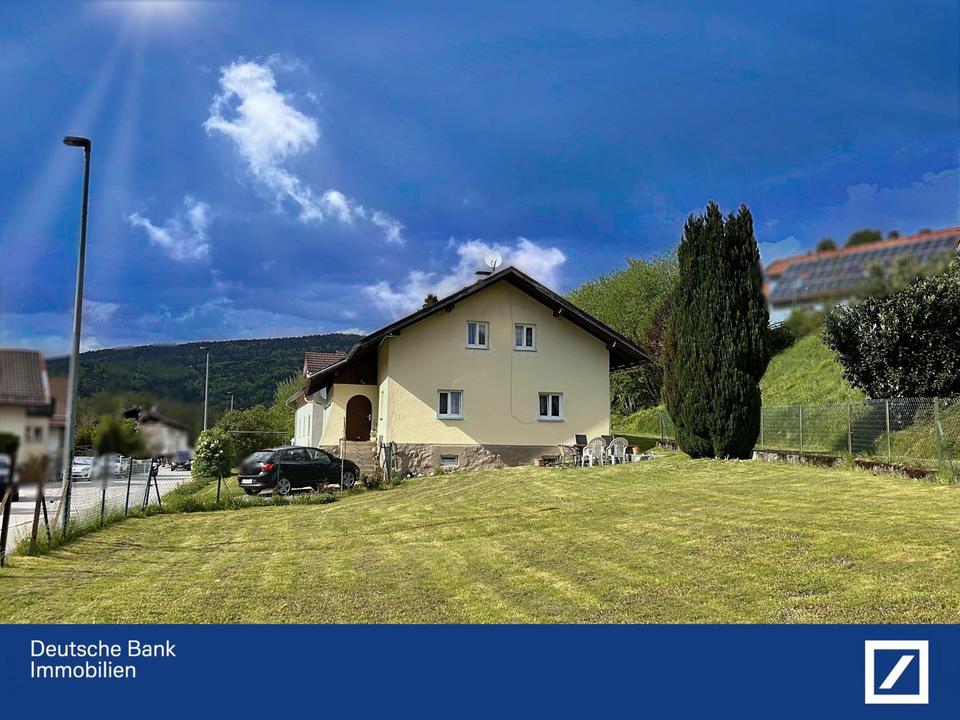 **Gemütliches, sanierungsbedürftiges Häuschen mit großem Garten** in Ringelai