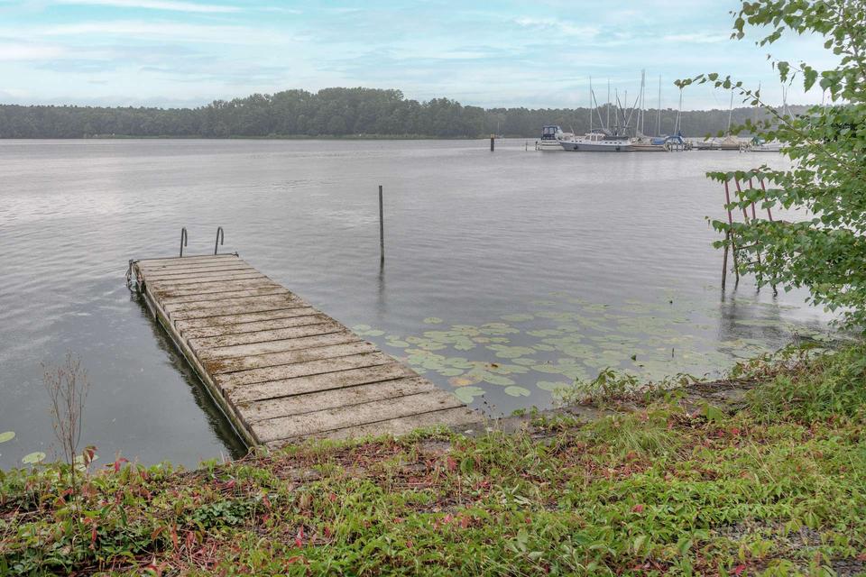 Wohnen am Wasser - Sanierungsbedürftiges 1930er Jahre Haus mit direkten Wasserzugang in Karolinenhof