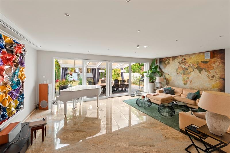 NEUER KP! EXKLUSIVE 6 ZI.-LANDHAUSVILLA - FÜR MODERNE ANSPRÜCHE - IN RUHIGER LAGE - DICHT AM WALD