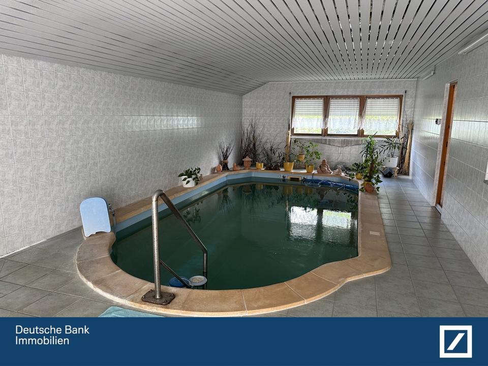 Familientraum Mehrgenerationenhaus mit Schwimmbad und Doppeltiefgarage