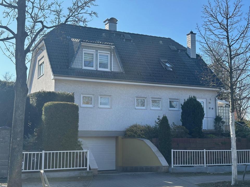 Attraktives und sehr helles Einfamilienhaus in Altglienicke mit Tiefgarage