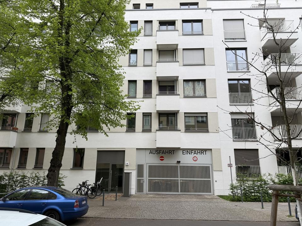 Traumhafte DG-Wohnung mit großer Terrasse, unweit der Spree ***EBK***Parkett***TG-Stellplatz***