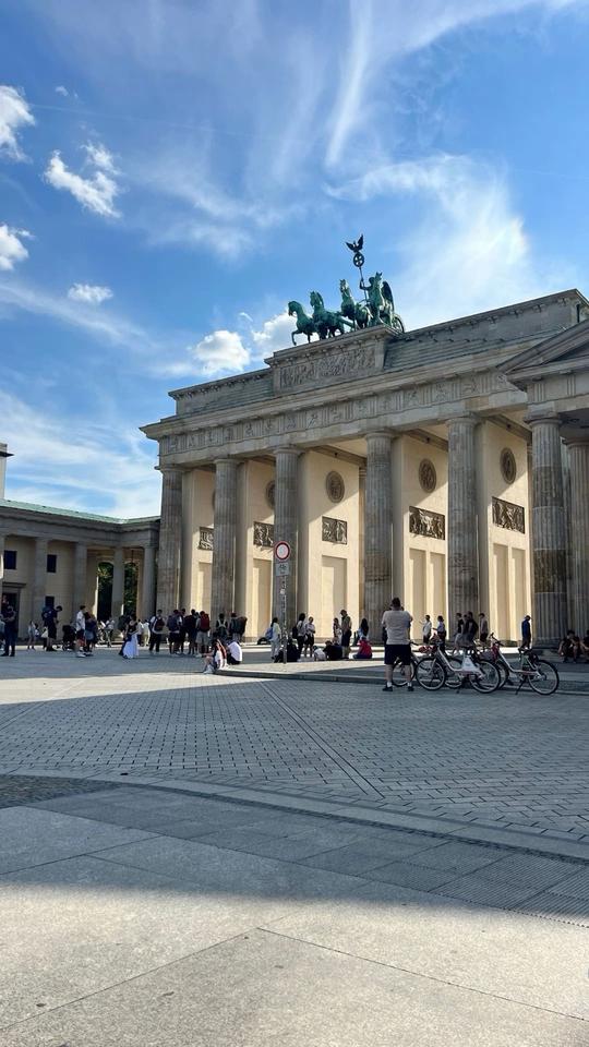 Suche 4-5 zimmer Wohnung in Berlin!