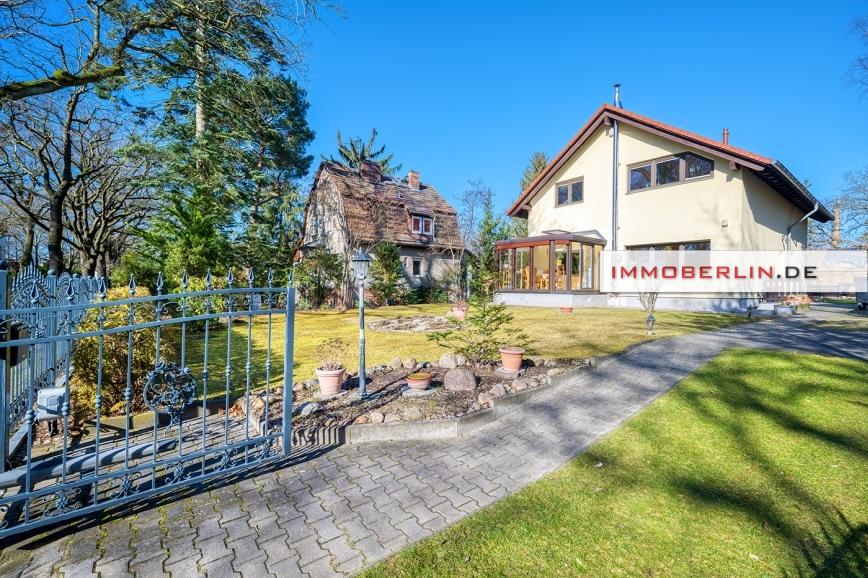 IMMOBERLIN.DE - Herrliches Ein-/Zweifamilienhaus mit großzügigem Grundstück und Wintergarten in Südlage