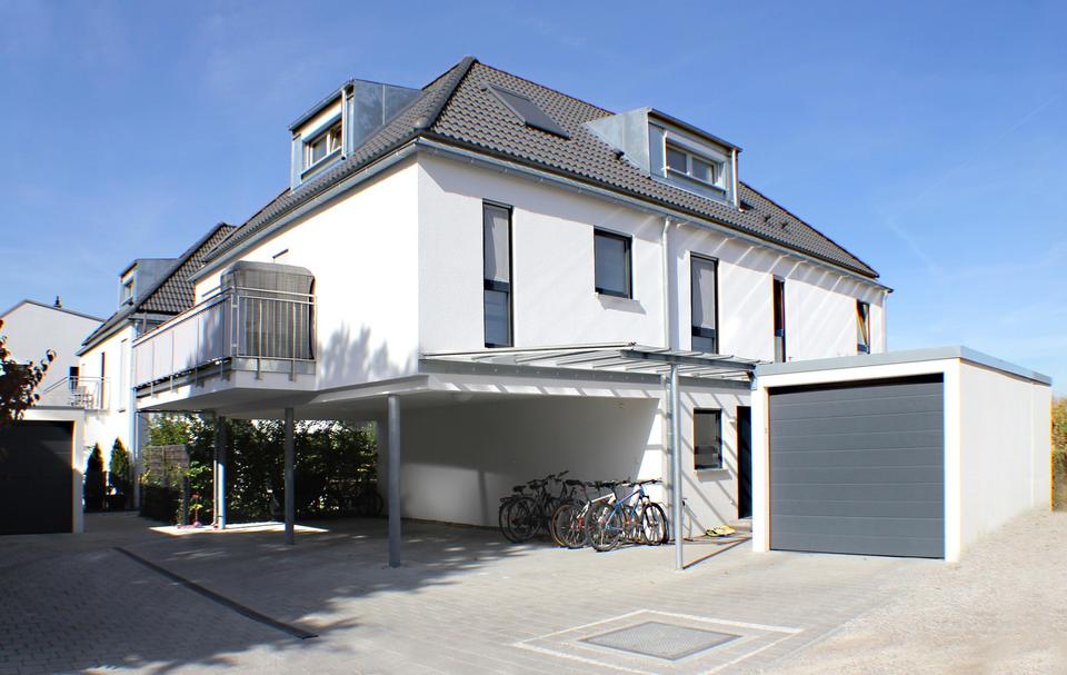 5 Stadthäuser mit 2 Garagen und 3 Stellplätzen