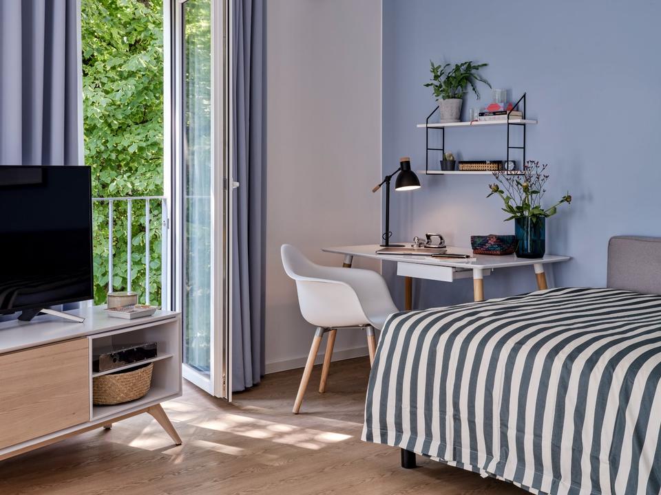 furnished apartment directly at the S-Bahn station Charlottenburg - online viewing possible