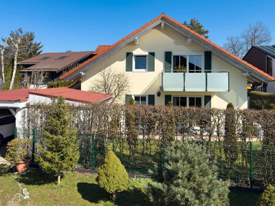 Moderne Doppelhaushälfte in ruhiger Lage