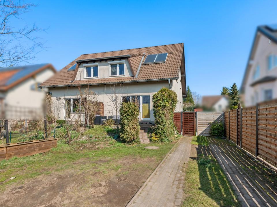 Bezugsfreie Doppelhaushälfte in Kaulsdorf/Berlin mit eigenem Garten – Einziehen und Wohlfühlen